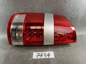 TOYOTA NOAH AZR60 Genuine Taillight / ICHIKOH 28-184 / Left Side x1