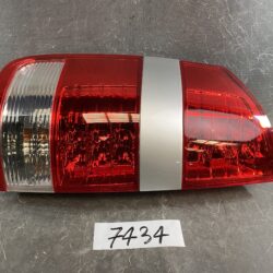 TOYOTA NOAH AZR60 Genuine Taillight / ICHIKOH 28-184 / Left Side x1