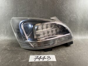 TOYOTA MARK X ZIO GGA10 Genuine Taillight / STANLEY 72-4 / Left Side x1