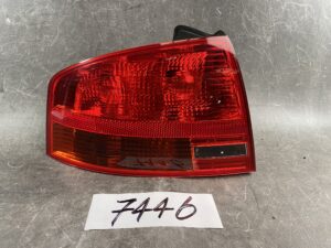 AUDI A4 8EALT Genuine Taillight / Left Side x1