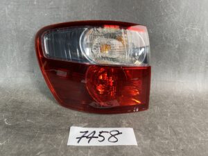 TOYOTA IPSUM ACM26 Genuine Taillight / KOITO 44-57 / Left Side x1