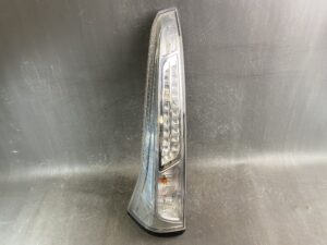 NISSAN SERENA C26 HC26 NC26 HFC26 NC26 FNC26 Genuine Taillight / KOITO 220-23438 / Left Side x1