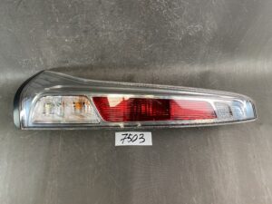NISSAN SERENA C26 SUZUKI LANDY Taillight 220-23096 Left Side x1