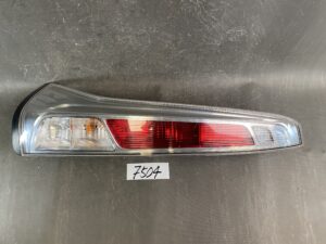 NISSAN SERENA C26 SUZUKI LANDY Taillight 220-23096 Left Side x1