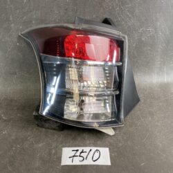 TOYOTA IQ KGJ10 NGJ10 Genuine Taillight / ICHIKOH 74-8 / Left Side x1
