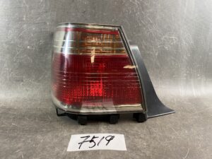 TOYOTA CROWN GS171 JZS171 JZS175 JKS175 Genuine Taillight / ICHIKOH 30-272 L / Left Side x1