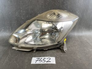 TOYOTA PASSO KGC10 KGC15 Genuine Headlight / KOITO 100-51762 / Left Side x1