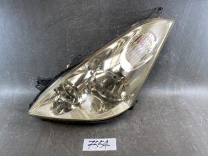 TOYOTA WISH ZNE10 ZNE14 ANE11 Genuine Headlight / STANLEY 68-1 / Left Side x1