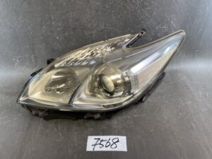 TOYOTA PRIUS ZVW30 PRIUS PHV ZVW35 Genuine Headlight / KOITO 47-29 / Left Side x1