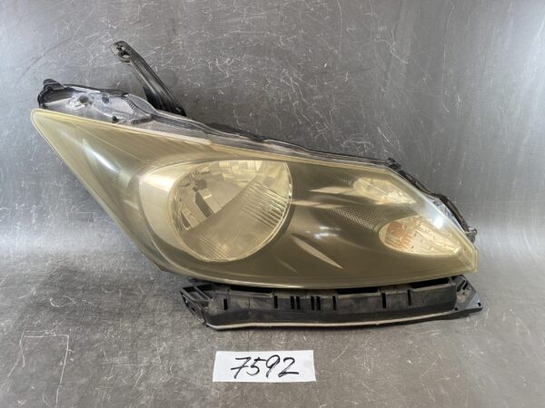 HONDA FREED GB GB3 GB4 Genuine Headlight / KOITO 100-22839 / Right Side x1 » JDM-PARTS NZ