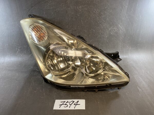 TOYOTA WISH ZNE10 ZNE14 ANE11 Genuine Headlight / STANLEY 68-1 / Right Side x1 » JDM-PARTS NZ