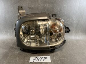 NISSAN CUBE Z11 BZ11 YZ11 BNZ11 Genuine HID Headlight / ICHIKOH 1802 / Right Side x1