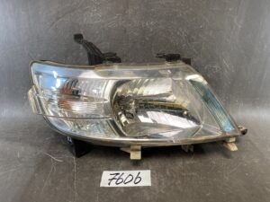 NISSAN SERENA C25 NC25 CC25 Genuine Headlight / KOITO 100-24858 / Right Side x1