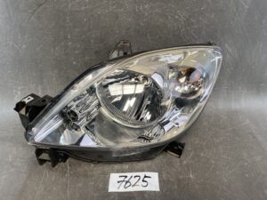 MAZDA 2 DEMIO DY DY5W DY3W Genuine Headlight / STANLEY P5548 / Left Side x1