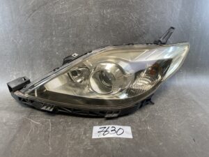 MAZDA PREMACY CW CWEFW CWEAW CWFFW CREW Genuine HID Headlight / STANLEY P7696 L / Left Side x1