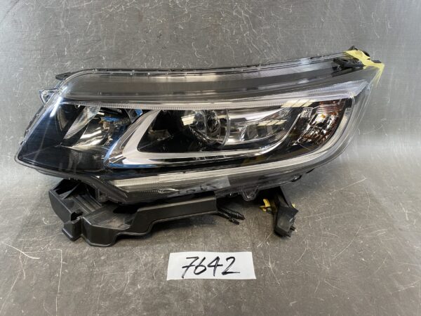 HONDA FREED GB GB5 GB6 / FREED PLUS HYBRID GB7 GB8 Genuine Headlight / STANLEY W2172 / Left Side x1 » JDM-PARTS NZ