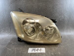 TOYOTA AVENSIS AZT250 AZT251 AZT255 Genuine Headlight / KOITO 05-41 / Right Side x1