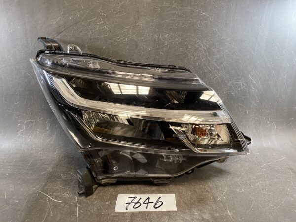TOYOTA TANK M900A M910A Genuine Headlight / STANLEY W3917 / Right Side x1 » JDM-PARTS NZ