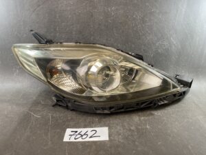 MAZDA PREMACY CW CWEFW CWEAW CWFFW CREW Genuine HID Headlight / STANLEY P7696 R / Right Side x1