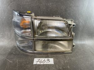 NISSAN ELGRAND E50 APE50 APWE50 Genuine Headlight / KOITO 110-24726 / Right Side x1