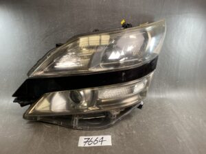 TOYOTA VELLFIRE ANH20 ANH25 GGH20 GGH25 Genuine HID Headlight / ICHIKOH 58-23 / Left Side x1