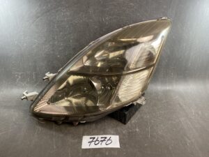 TOYOTA ｱｲｼｽ ANM10 Genuine HID Headlight / STANLEY 44-61 L / Left Side x1