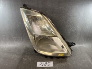 TOYOTA Prius NHW20 Genuine Headlight / KOITO 47-16 / Right Side x1