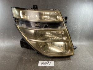 NISSAN ELGRAND E51 ME51 MNE51 NE51 Genuine HID Headlight / KOITO 100-24826 / Right Side x1