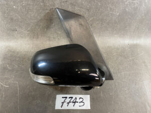 TOYOTA ISIS ANM10 ANM15 ZNM10 Door Mirror MURAKAMI 8320 Right Side x1