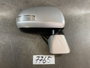 TOYOTA NOAH VOXY ZRR70 ZRR75 Door Mirror 022516 8406 /8873 Right Side x1