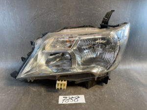 NISSAN SERENA C26 SUZUKI LANDY HID Headlight KOITO 100-23097 Left Side x1