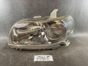 TOYOTA PORTE NNP10 NNP11 NNP15 Genuine Headlight / KOITO 52-128 / Left Side x1
