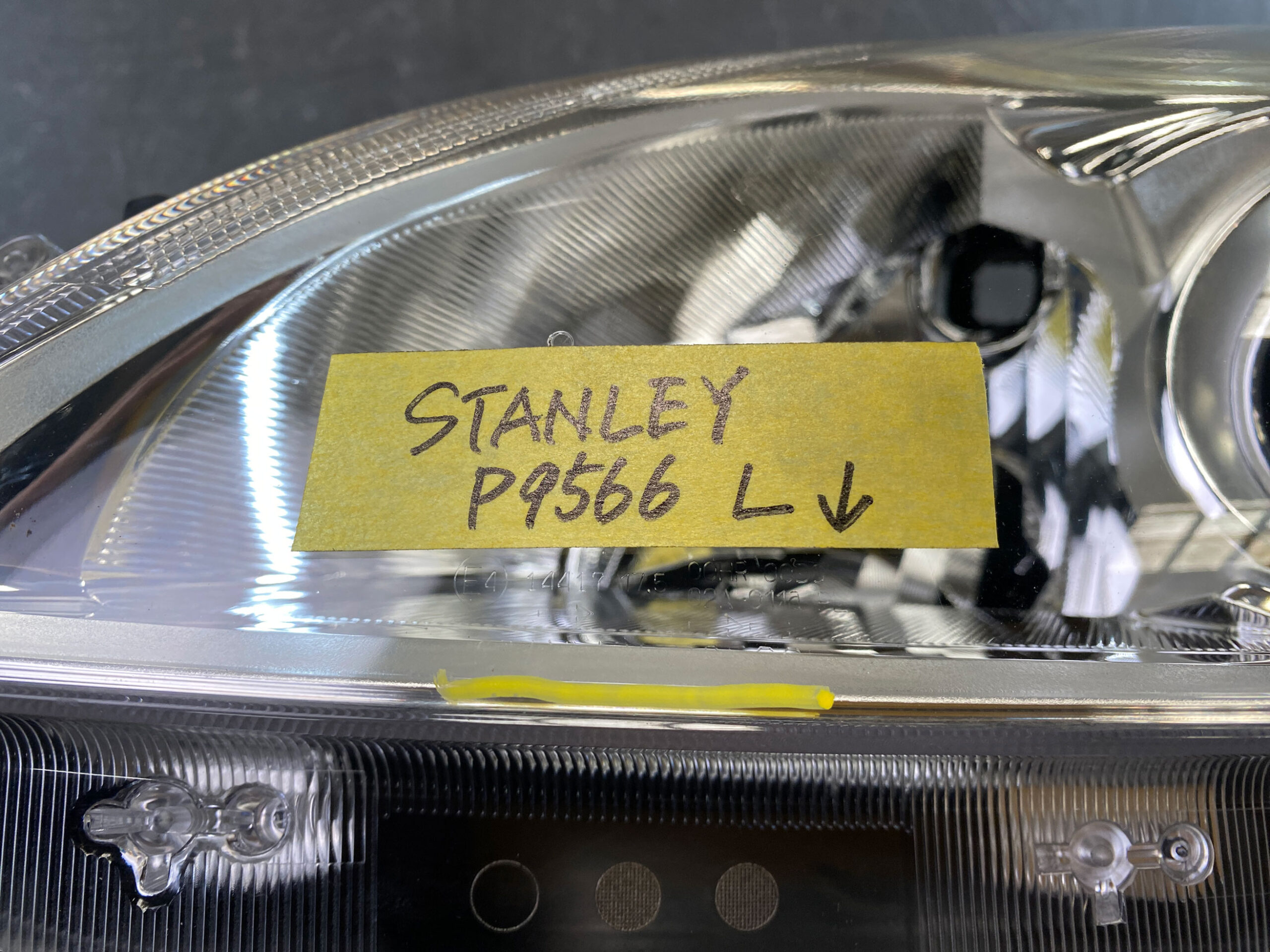 MAZDA PREMACY CW NISSAN LAFESTA Genuine HID Headlight STANLEY P9566 Left Side x1 - Image 4