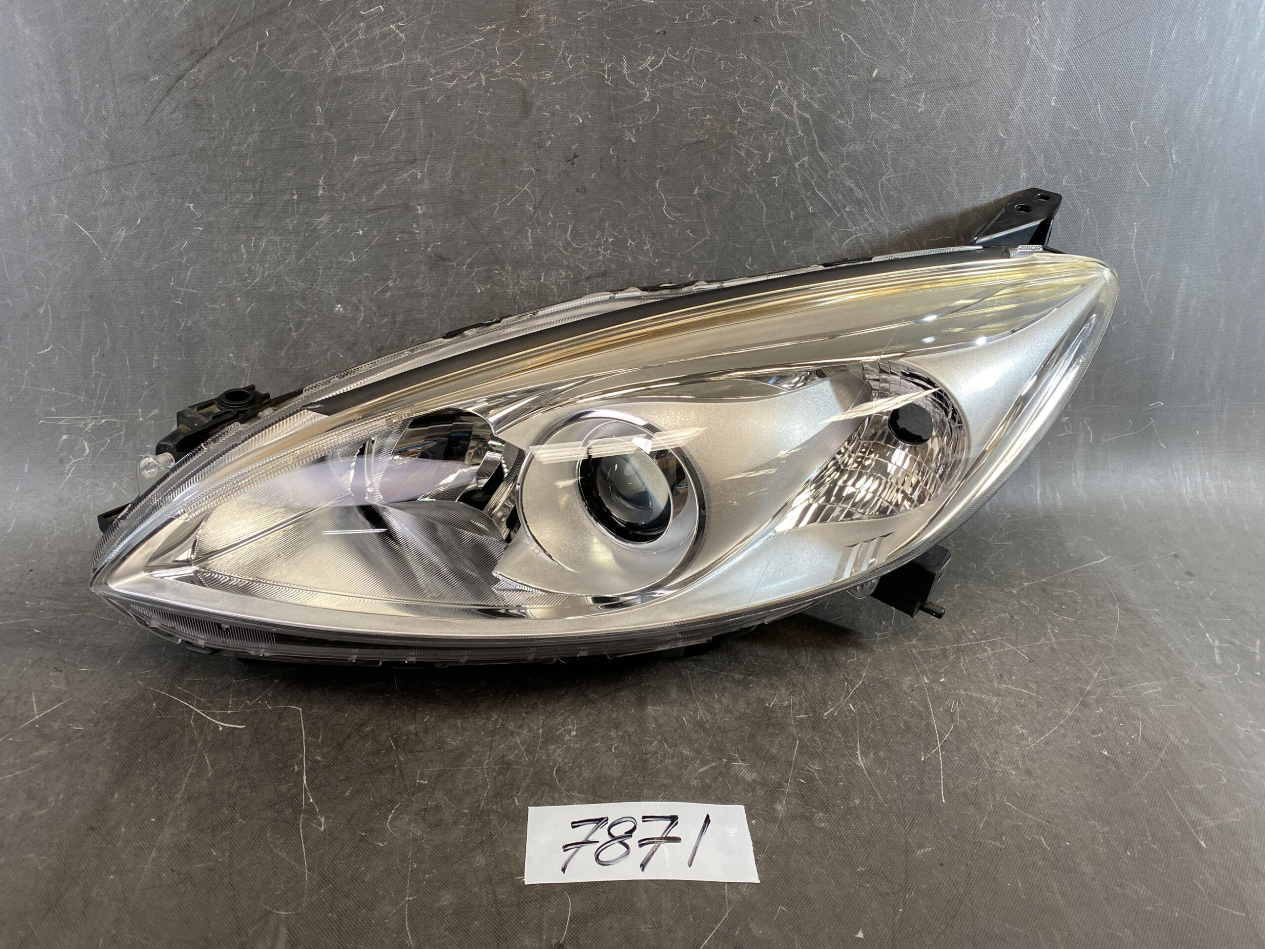 MAZDA PREMACY CW NISSAN LAFESTA Genuine HID Headlight STANLEY P9566 Left Side x1