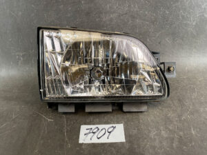 NISSAN ATLAS F23 SH2F23 SH4F23 SR8F23 Genuine Headlight / ICHIKOH 1637 R / Right Side x1