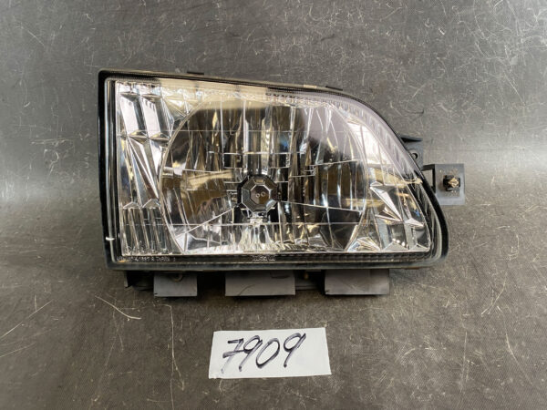 NISSAN ATLAS F23 SH2F23 SH4F23 SR8F23 Genuine Headlight / ICHIKOH 1637 R / Right Side x1 » JDM-PARTS NZ