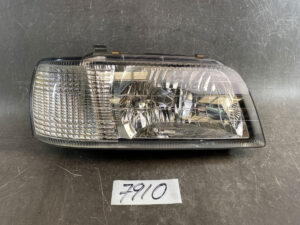 NISSAN CEDRIC / GLORIA Y33 Genuine Headlight / ICHIKOH 1567 / Right Side x1
