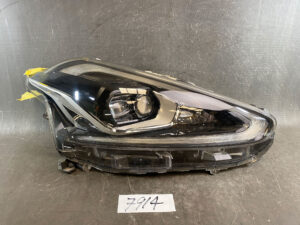 TOYOTA SIENTA HIBRID NHP170 Headlight 52-289 Right Side x1 *DAMAGED*