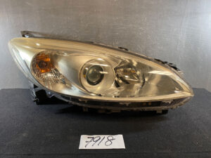 MAZDA PREMACY CW / NISSAN LAFESTA HID Headlight P9566 Right Side x1