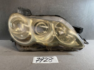 TOYOTA MARK X GRX120 GRX121 GRX125 Genuine HID Headlight / KOITO 22-330 / Right Side x1