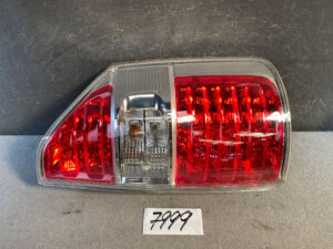TOYOTA NOAH VOXY ZRR70 ZRR75 Taillight  ICHIKOH 28-198  Right Side x1