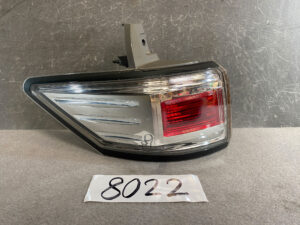NISSAN ELGRAND E52 Taillight P8503 Left Side x1