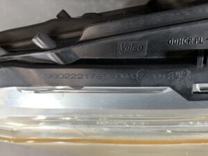 PEUGEOT 208 A9CHMO1 Genuine Headlight 9802221780, 89905958 / Right Side x1