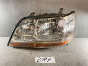 TOYOTA CROWN MAJESTA UZS171 JZS177 HID Headlight 30-285 Left Side x1