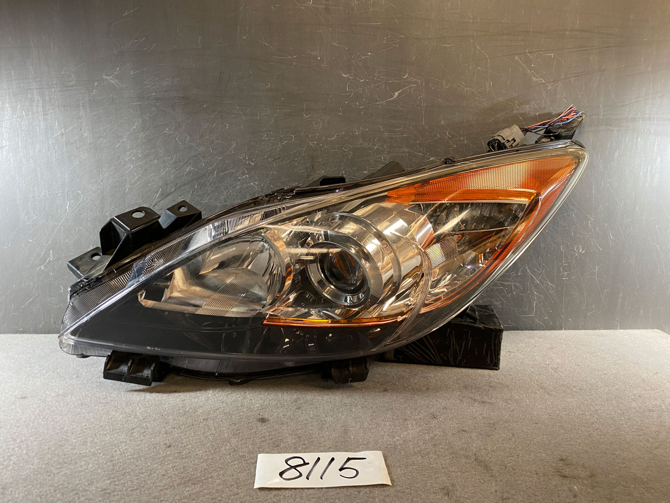 MAZDA AXELA BL BLEFW BL5FW HEADLIGHT 100-41343 LEFT Side x1