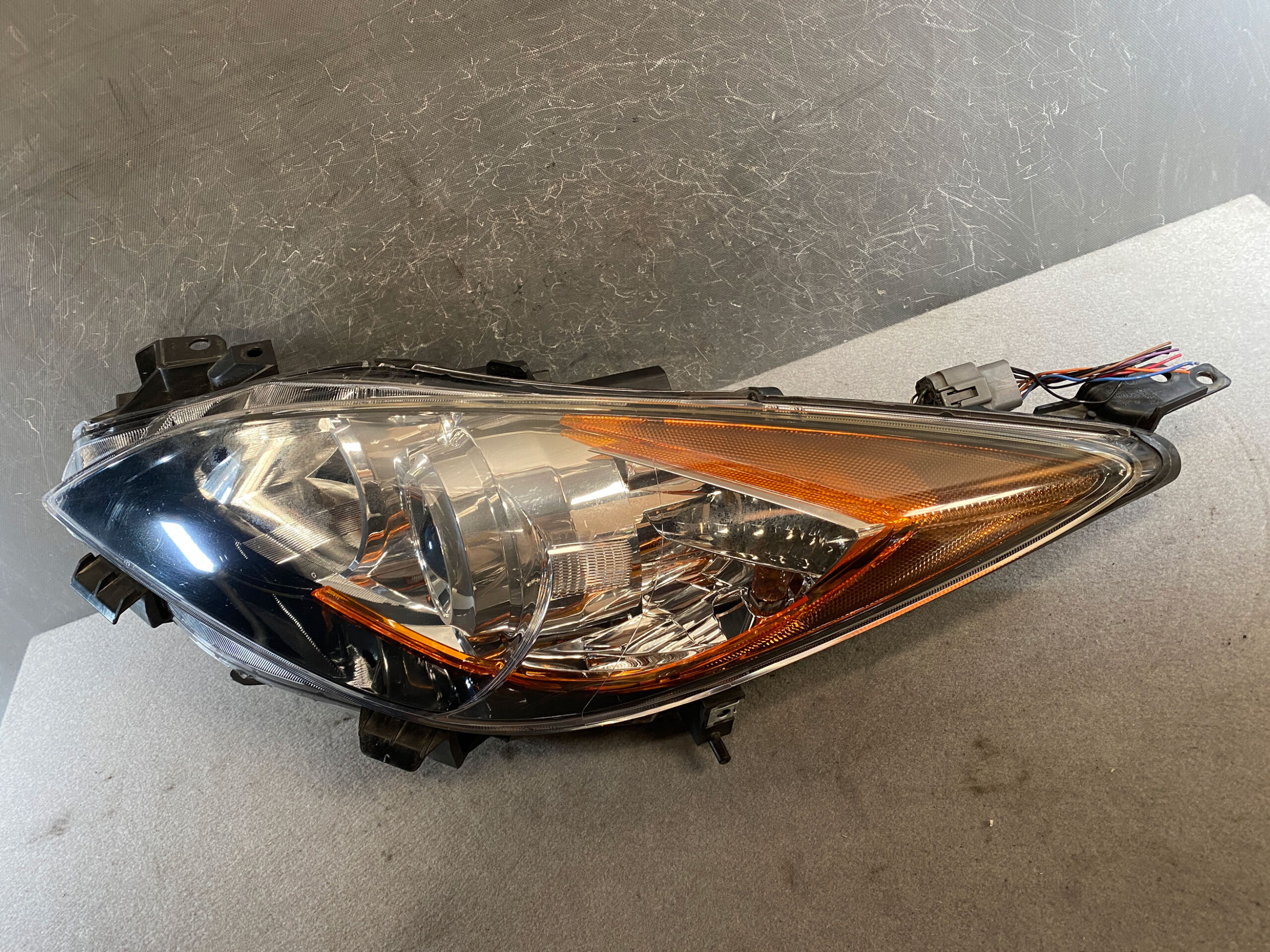 MAZDA AXELA BL BLEFW BL5FW HEADLIGHT 100-41343 LEFT Side x1 - Image 4