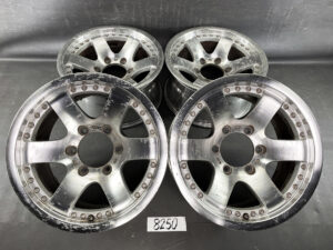 BRIDGESTONE BERG 16x8j +10 6x139.7 CB:110 x4