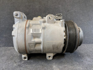 Genuine AC COMPRESSOR LEXUS GS IS TOYOTA Crowm MARKX GRX12# / 88320-3A270