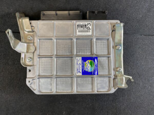 ECU Engine control unit TOYOTA COROLLA RUMION ZRE152 2ZRFAE / 89661-12M61 / 212000-5581