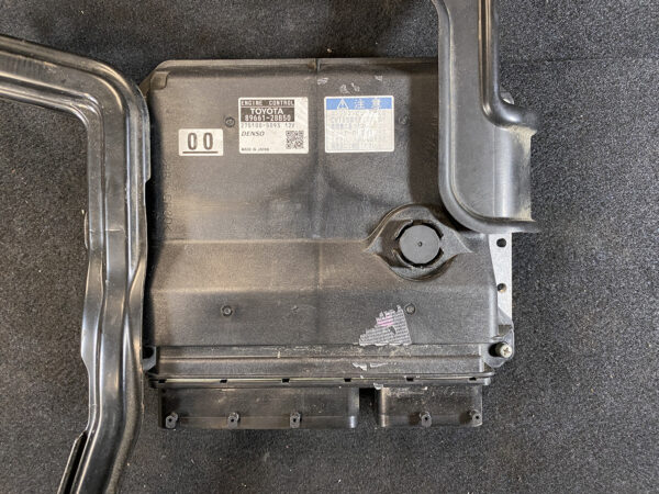 Genuine ECU Engine control unit for TOYOTA ESTIMA ACR55 2AZFE / 89661-28B50 / 275100-5093 » JDM-PARTS NZ
